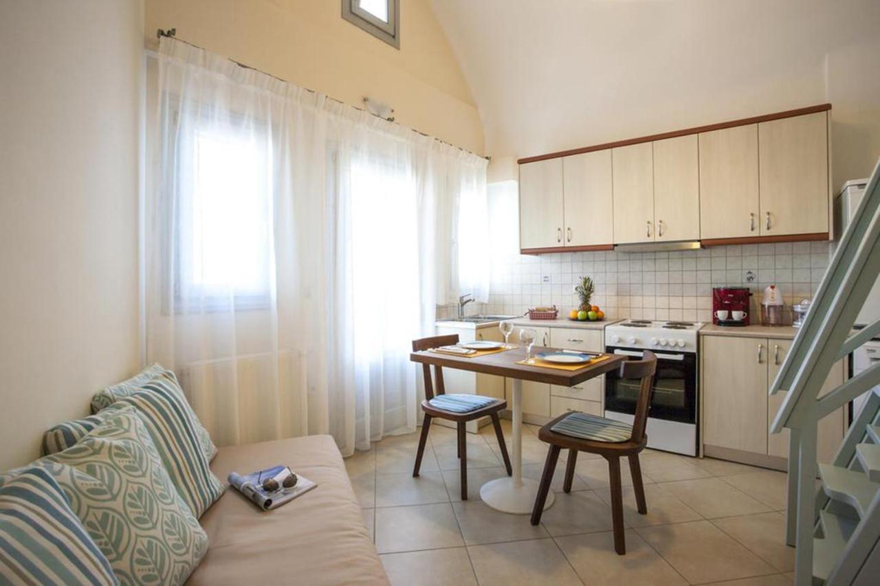 Santorini Med Homes - Sunday Apartment Mesaria Extérieur photo